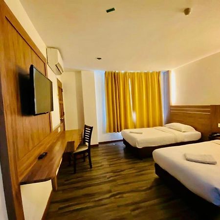 Langkawi Baron Hotel Kuah Esterno foto