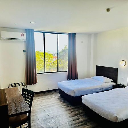 Langkawi Baron Hotel Kuah Esterno foto