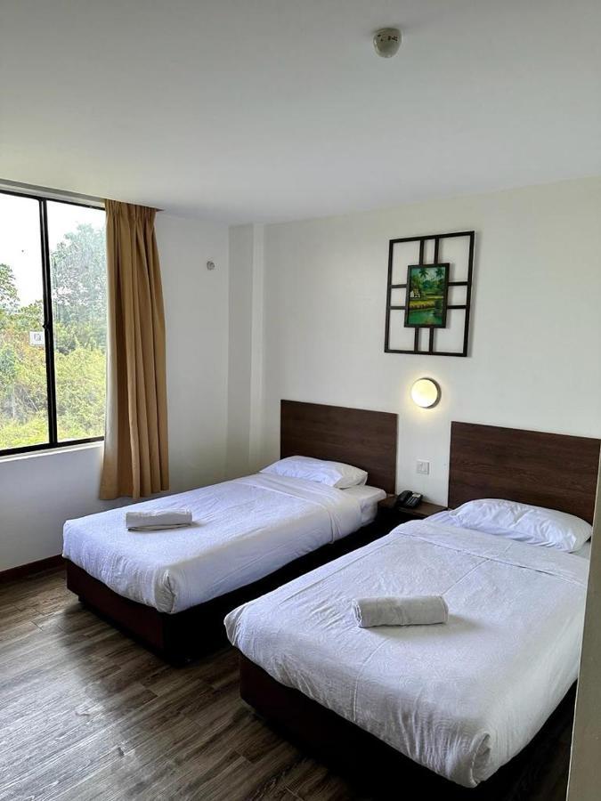 Langkawi Baron Hotel Kuah Esterno foto
