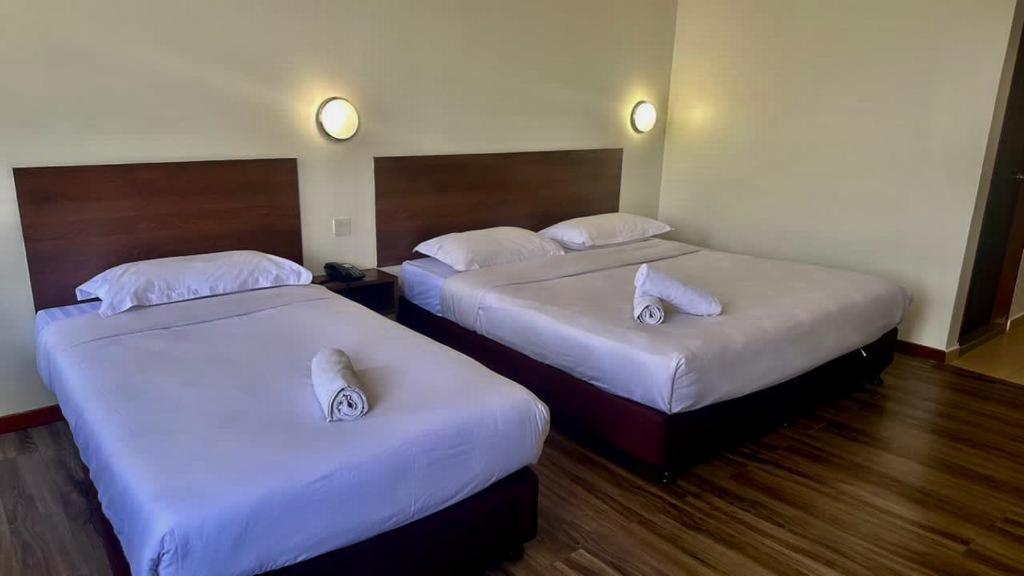 Langkawi Baron Hotel Kuah Esterno foto