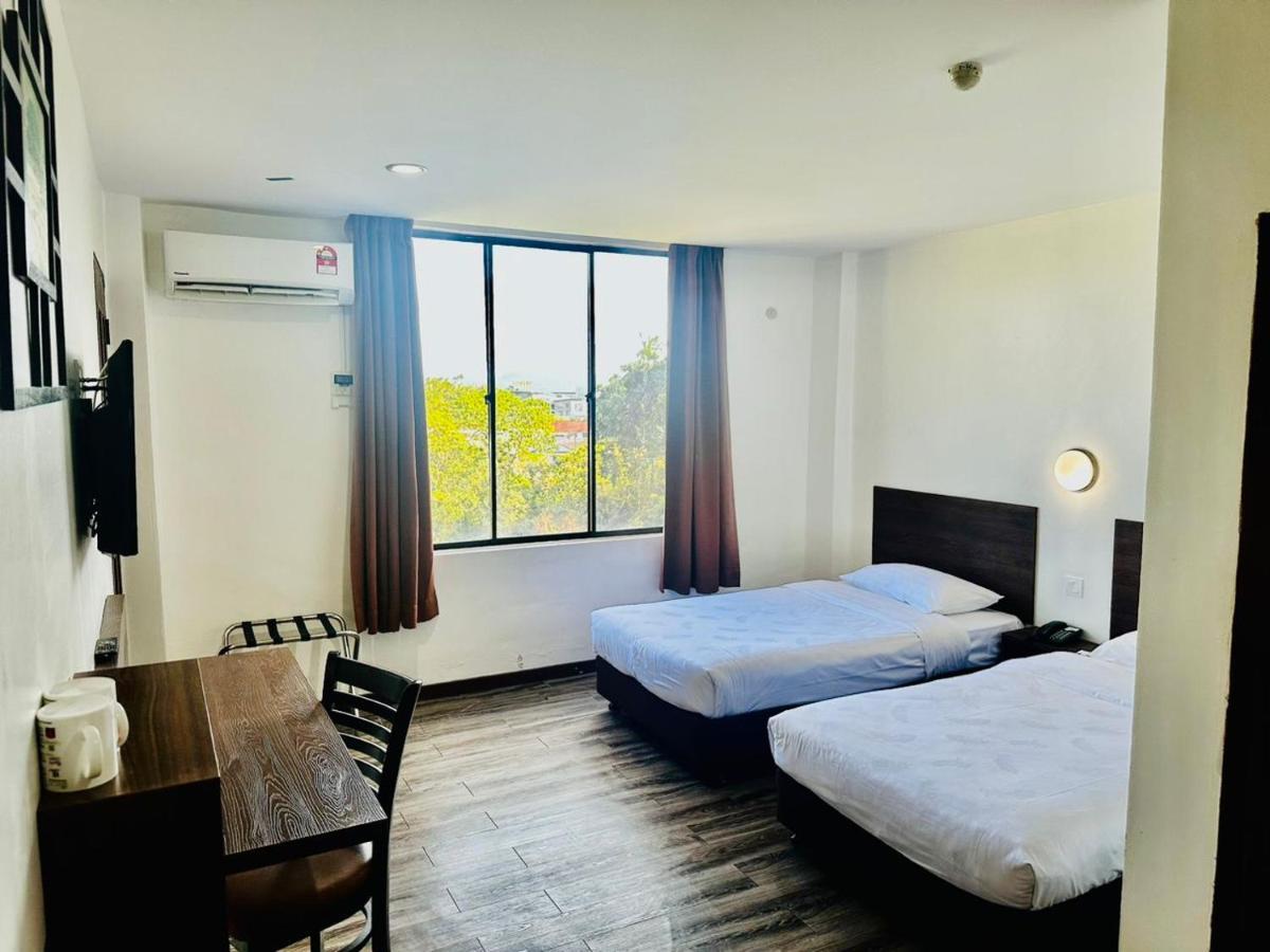 Langkawi Baron Hotel Kuah Esterno foto