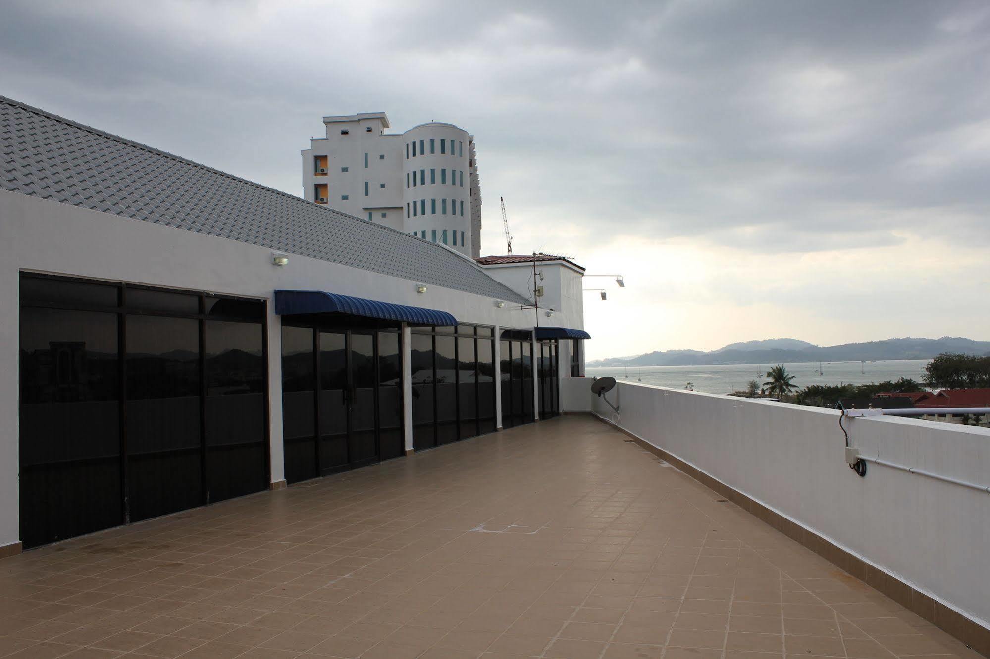 Langkawi Baron Hotel Kuah Esterno foto