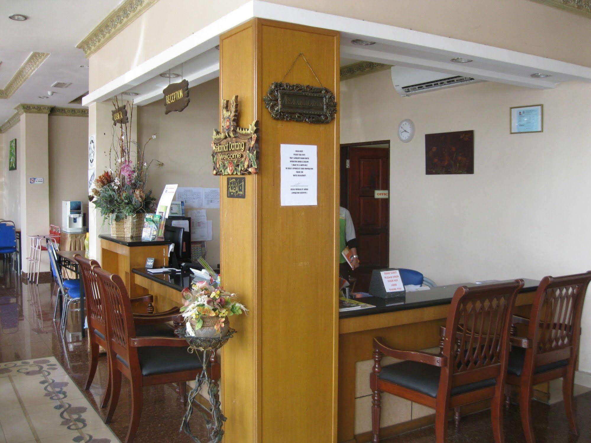 Langkawi Baron Hotel Kuah Esterno foto